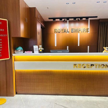 Hotel Royal Empire 甘地讷格尔 外观 照片