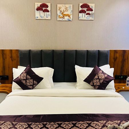 Hotel Royal Empire 甘地讷格尔 外观 照片