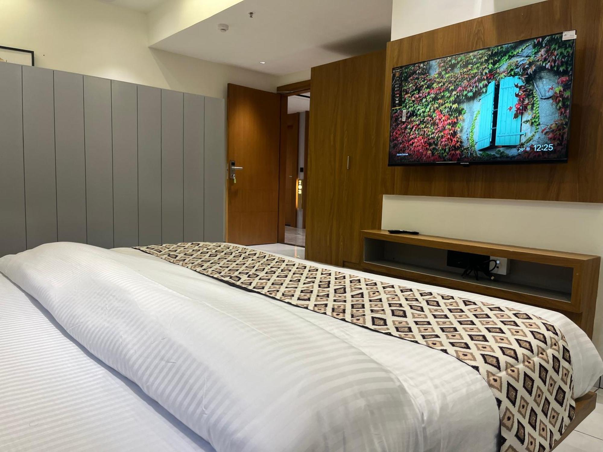 Hotel Royal Empire 甘地讷格尔 外观 照片