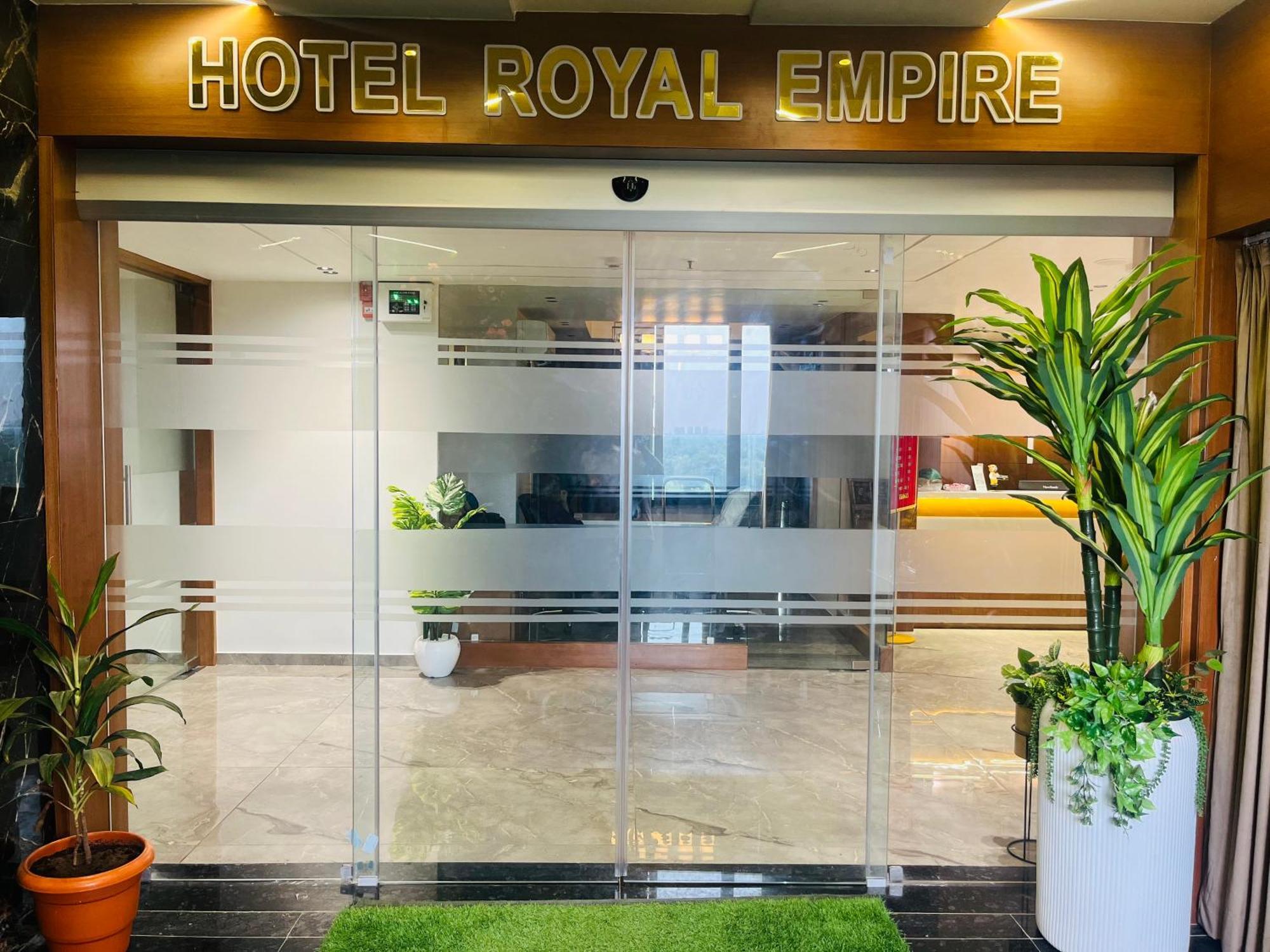 Hotel Royal Empire 甘地讷格尔 外观 照片