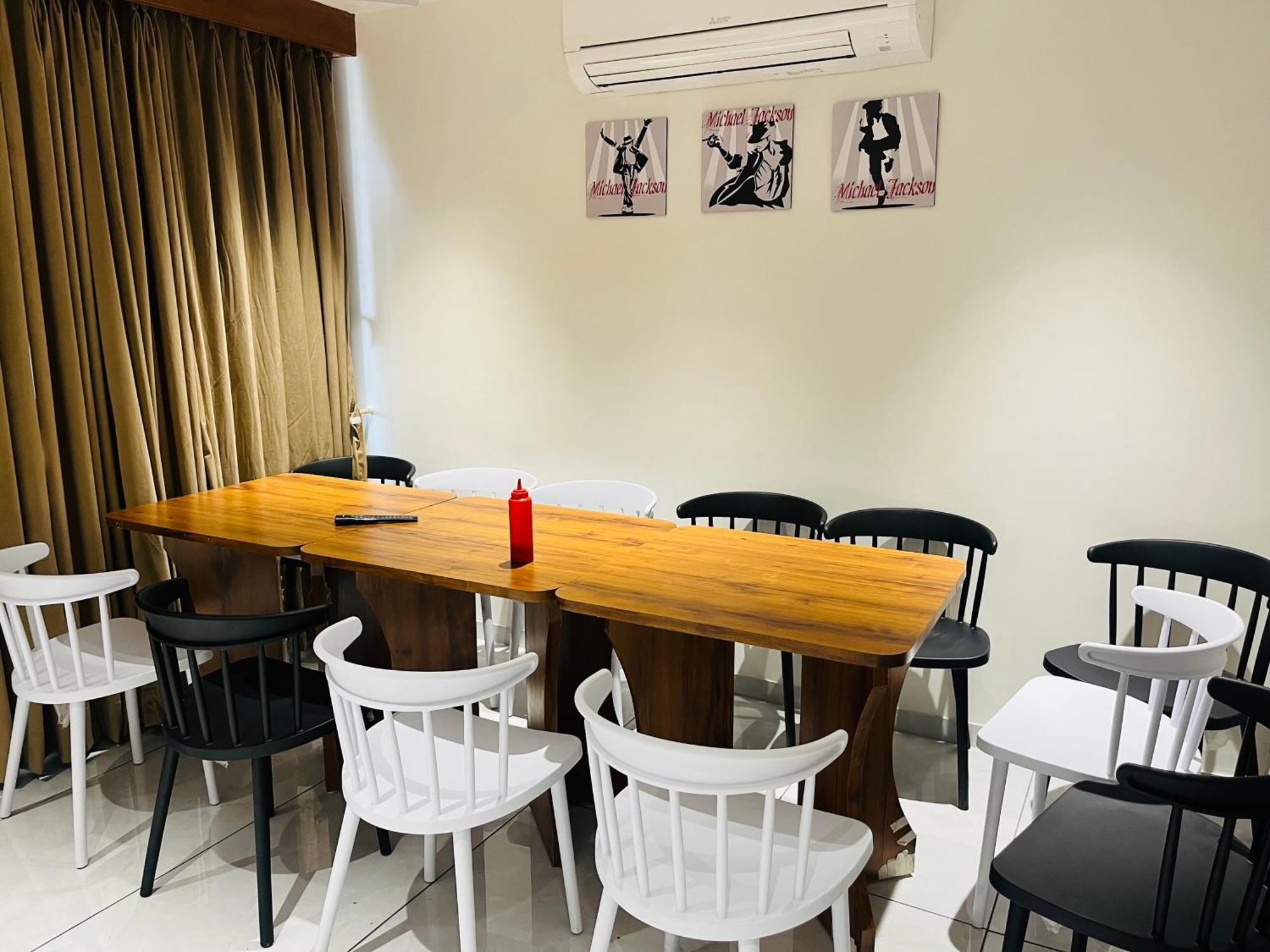 Hotel Royal Empire 甘地讷格尔 外观 照片