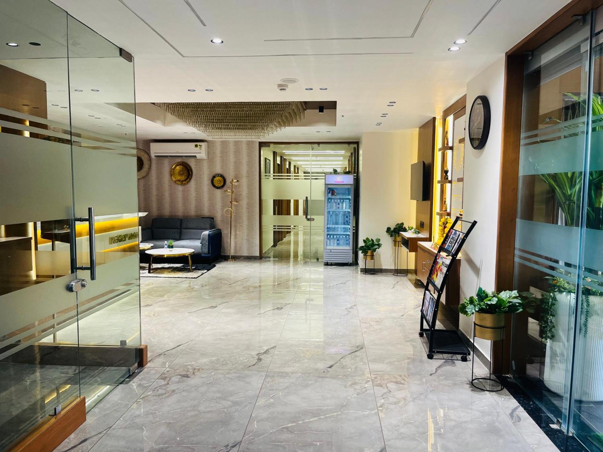 Hotel Royal Empire 甘地讷格尔 外观 照片