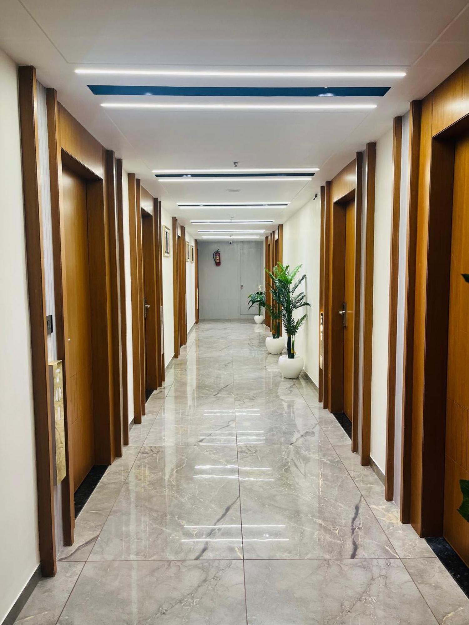Hotel Royal Empire 甘地讷格尔 外观 照片