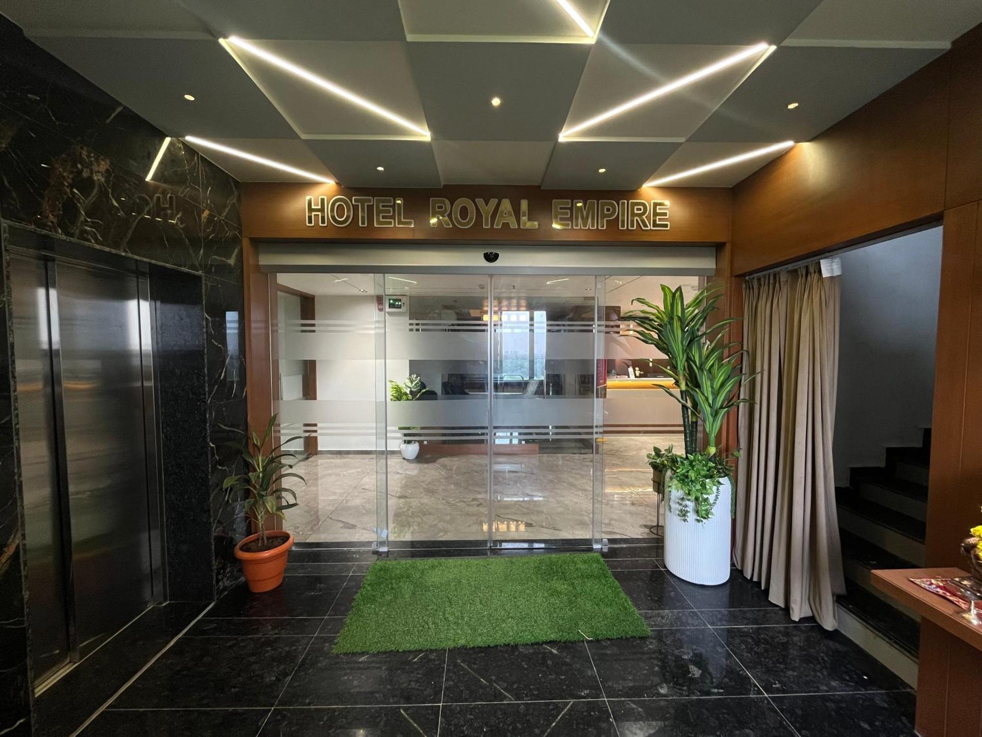 Hotel Royal Empire 甘地讷格尔 外观 照片