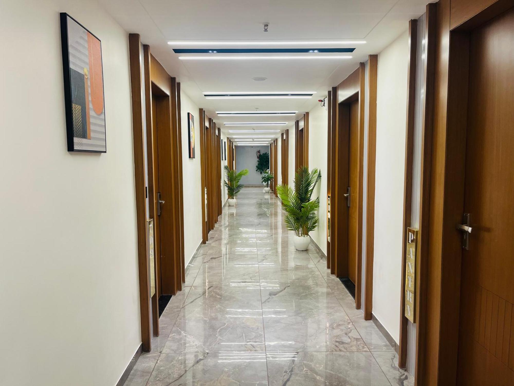 Hotel Royal Empire 甘地讷格尔 外观 照片