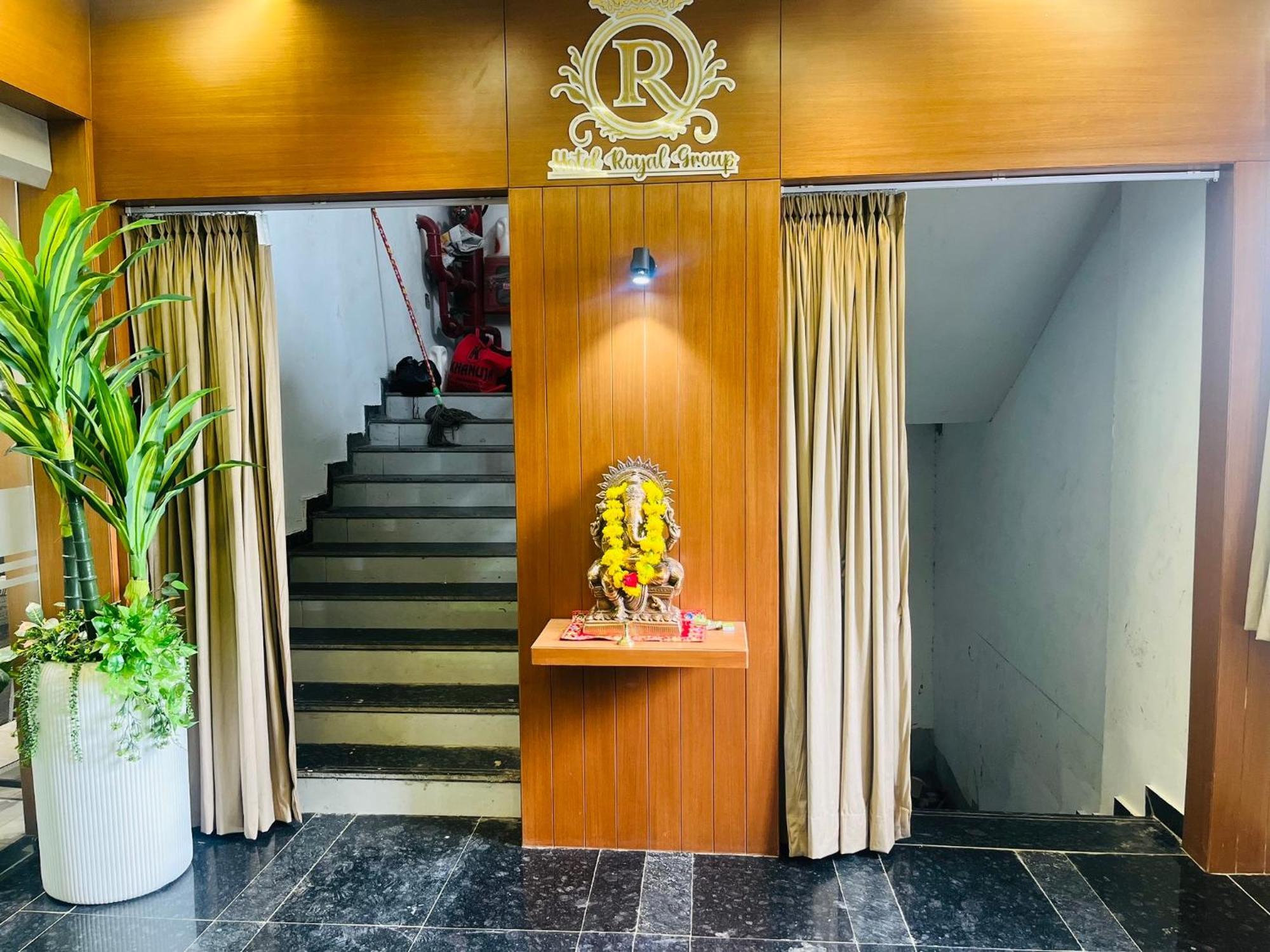 Hotel Royal Empire 甘地讷格尔 外观 照片